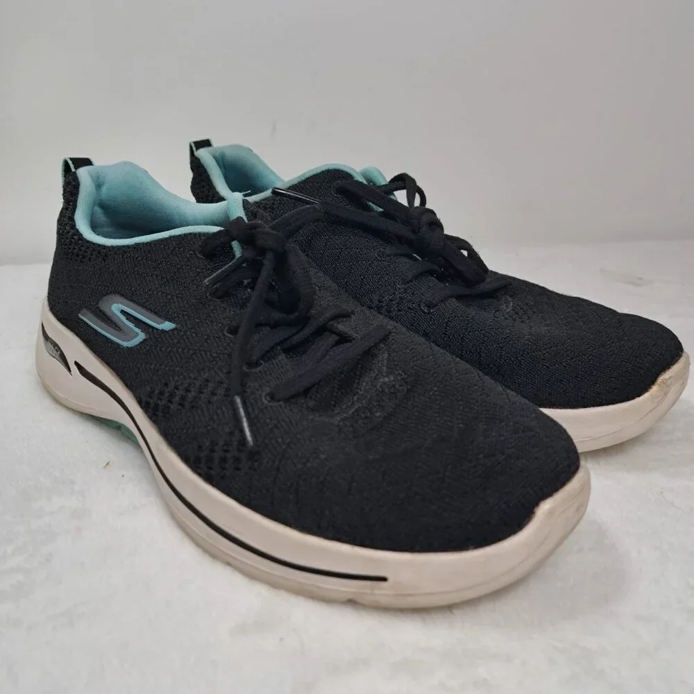 Skechers pre owned